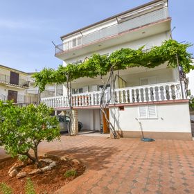 Apartments Nera Primosten