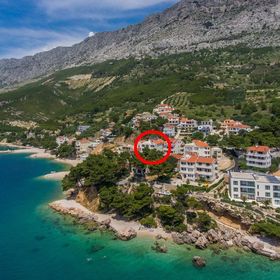 Apartmanok A Tenger Mellett Medici, Omis - 1046 Medići