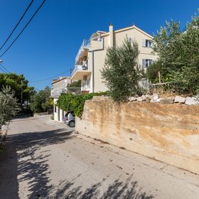 Apartmanok Parkolóhellyel Marusici, Omis - 1131 Marušići