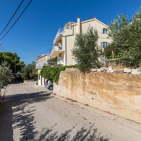 Apartmanok Parkolóhellyel Marusici, Omis - 1131 Marušići