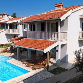 Apartmanok Családok Részére Medencével Palit, Rab - 3211 Palit