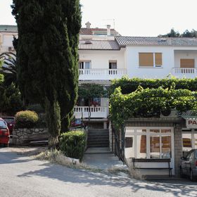 Apartmanok és Szobák Parkolóhellyel Palit, Rab - 5061 Palit