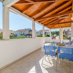 Apartmanok A Tenger Mellett Mirca, Brac - 5613 Mirca