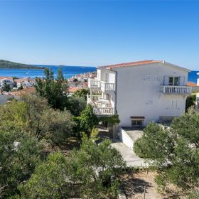 Apartment and Rooms Radojka Primosten