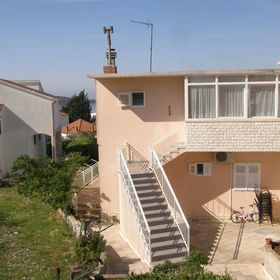 Apartments Kure Primosten