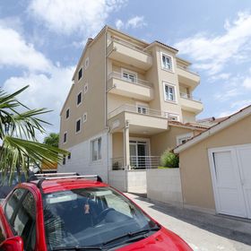 Apartments Frane Primosten