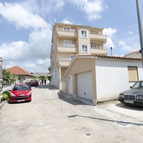 Apartments Frane Primosten