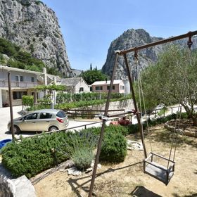 Apartment Petea Omis