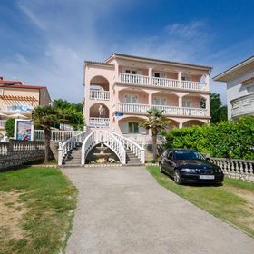 Apartments Borka Lopar