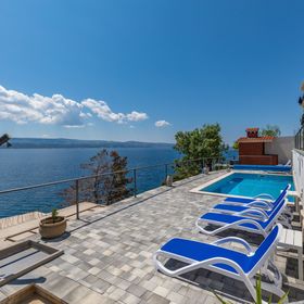 Apartmanok Családok Részére Medencével Zavode, Omis - 1021 Zavode