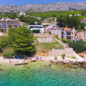 Apartmanok Családok Részére Medencével Zavode, Omis - 1021 Zavode