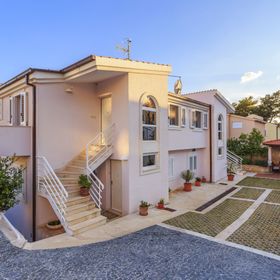 Apartmanok A Tenger Mellett Medencével Rastici, Ciovo - 1084 Rastići