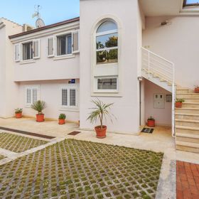 Apartmanok A Tenger Mellett Medencével Rastici, Ciovo - 1084 Rastići