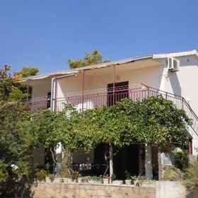 Apartmanok Parkolóhellyel Rastici, Ciovo - 2081 Rastići