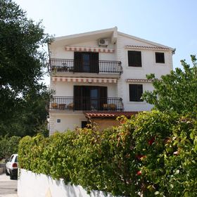 Apartmanok Parkolóhellyel Rastici, Ciovo - 2794 Rastići