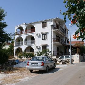 Apartmanok Parkolóhellyel Rastici, Ciovo - 2794 Rastići