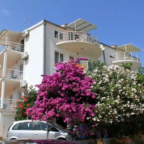 Apartmanok Parkolóhellyel Rastici, Ciovo - 6863 Rastići