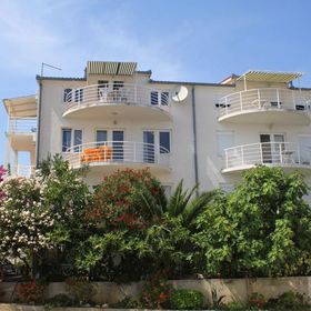 Apartmanok Parkolóhellyel Rastici, Ciovo - 6863 Rastići