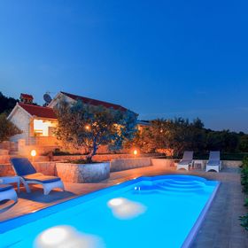 Luxusvilla A Tenger Mellett Medencével Öböl Siroka, Ciovo - 11749 Široka