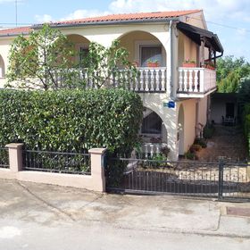 Apartmanok Parkolóhellyel Pinezici, Krk - 15269 Pinezići