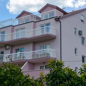 Apartmanok Parkolóhellyel Trogir - 15440