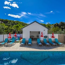 Apartments Villa Niko Arbanija