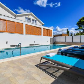 Apartments Villa Niko Arbanija