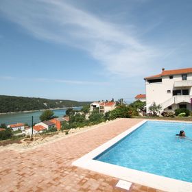 Apartmanok Családok Részére Medencével Kampor, Rab - 15518 Kampor