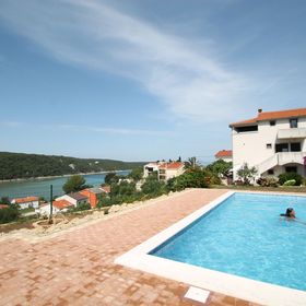 Apartmanok Családok Részére Medencével Kampor, Rab - 15518 Kampor