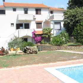 Apartmanok Családok Részére Medencével Kampor, Rab - 15518 Kampor