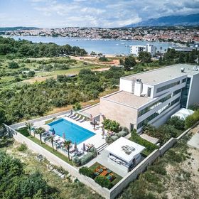 Apartmanok Családok Részére Medencével Novalja, Pag - 15882 Novalja