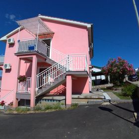 Apartmanok Parkolóhellyel Njivice, Krk - 15904 Njivice