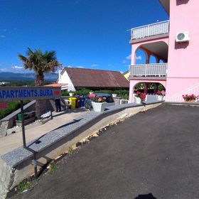 Apartmanok Parkolóhellyel Njivice, Krk - 15904 Njivice