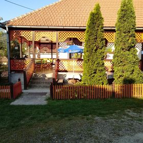 Kőbérc Panzió Üdülőházak Kemping és Étterem Bózsva