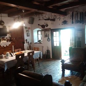 Nádtetős Műemlék Parasztház Szentbékkálla