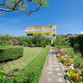 Apartments Boza Lopar