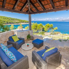 House Romantica Postira