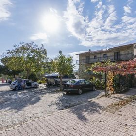 Apartments Mario Omis