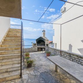 Apartments Mario Omis