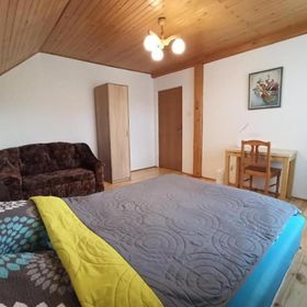 Pokoje w domu z ogrodem Warszawa Międzylesie