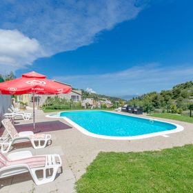 Apartments Drazen Stomorska