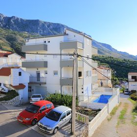 Apartmanok Medencével Mali Rat, Omis - 9698 Mali Rat