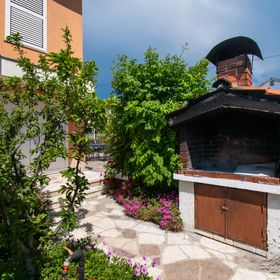 Apartments Čaće Brodarica