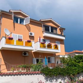 Apartments Čaće Brodarica