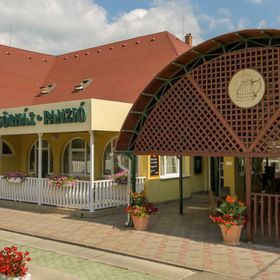 HBH Bajor Sörház Sólyomfészek Panzió Kazincbarcika