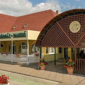 HBH Bajor Sörház Sólyomfészek Panzió Kazincbarcika