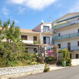 Apartment Mira Primosten