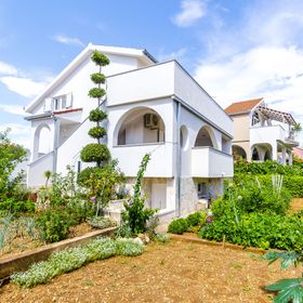 Apartment Mila Okrug Gornji