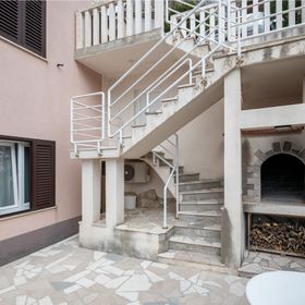 Apartments Zecic Omis
