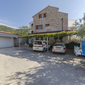 Apartments and Rooms LEA Bol